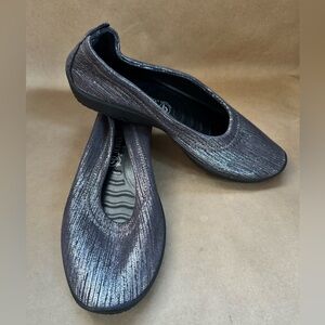 Arcopedico L15 Silver & Black Slip On Flats. Size EU 40
